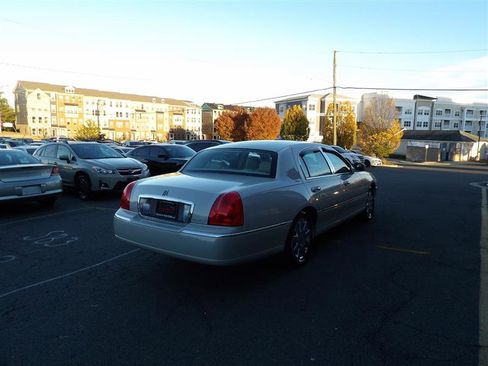 Used 2007 Lincoln Town Car Designer Series image 11