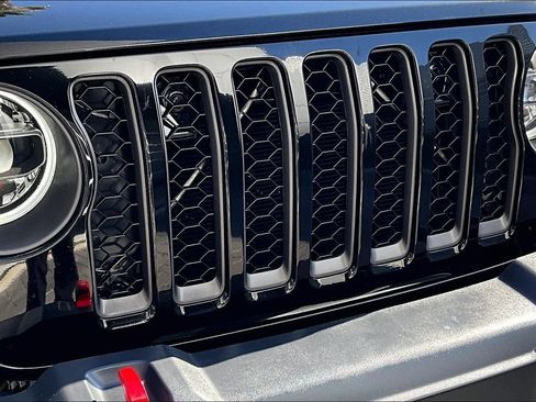 Used 2022 Jeep Gladiator Rubicon w/ LED Lighting Group AWD/4WD image 30