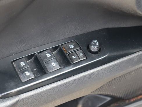 Used 2018 Toyota Camry SE w/ Moonroof Package FWD image 19
