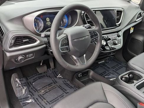 New 2027 Chrysler Pacifica Select FWD image 11