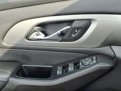 Used 2023 Chevrolet Traverse LT FWD image 24