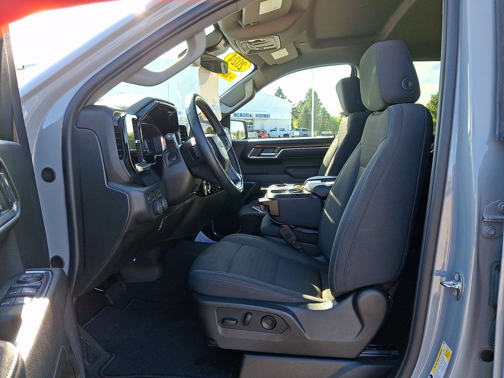 Used 2024 Chevrolet Silverado 1500 LT AWD/4WD image 15