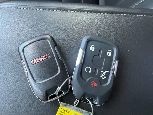 Used 2019 GMC Acadia Denali w/ Technology Package FWD image 19