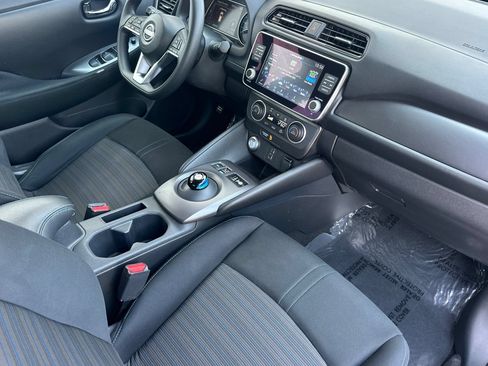 Certified 2025 Nissan Leaf S FWD image 18