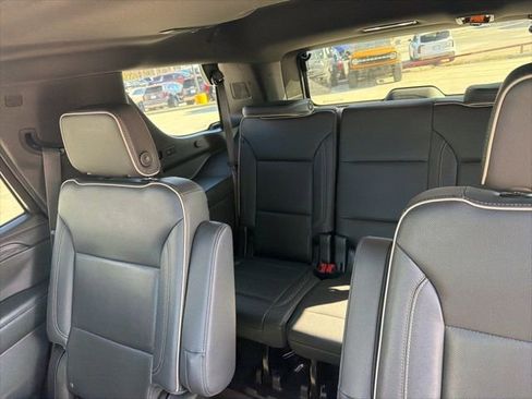 Used 2022 GMC Yukon SLT w/ SLT Premium Package image 19