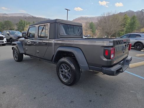 Used 2023 Jeep Gladiator Sport w/ Off Road Group image 7