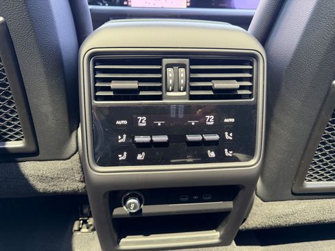 Used 2026 Porsche Cayenne AWD/4WD image 20