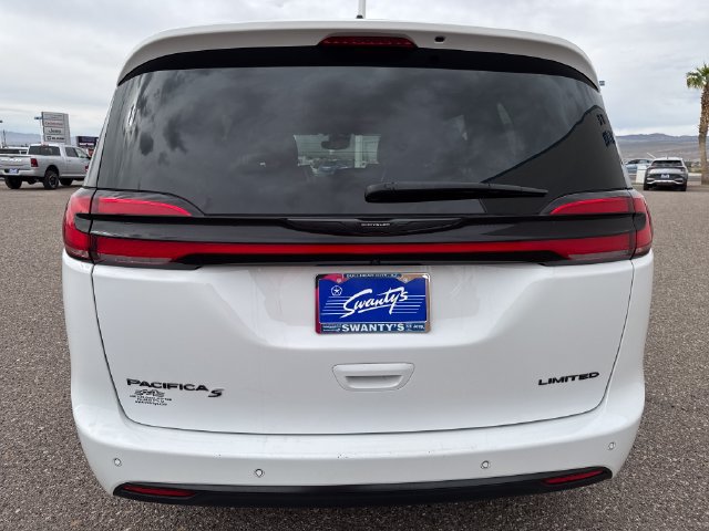 Used 2025 Chrysler Pacifica Limited FWD image 4