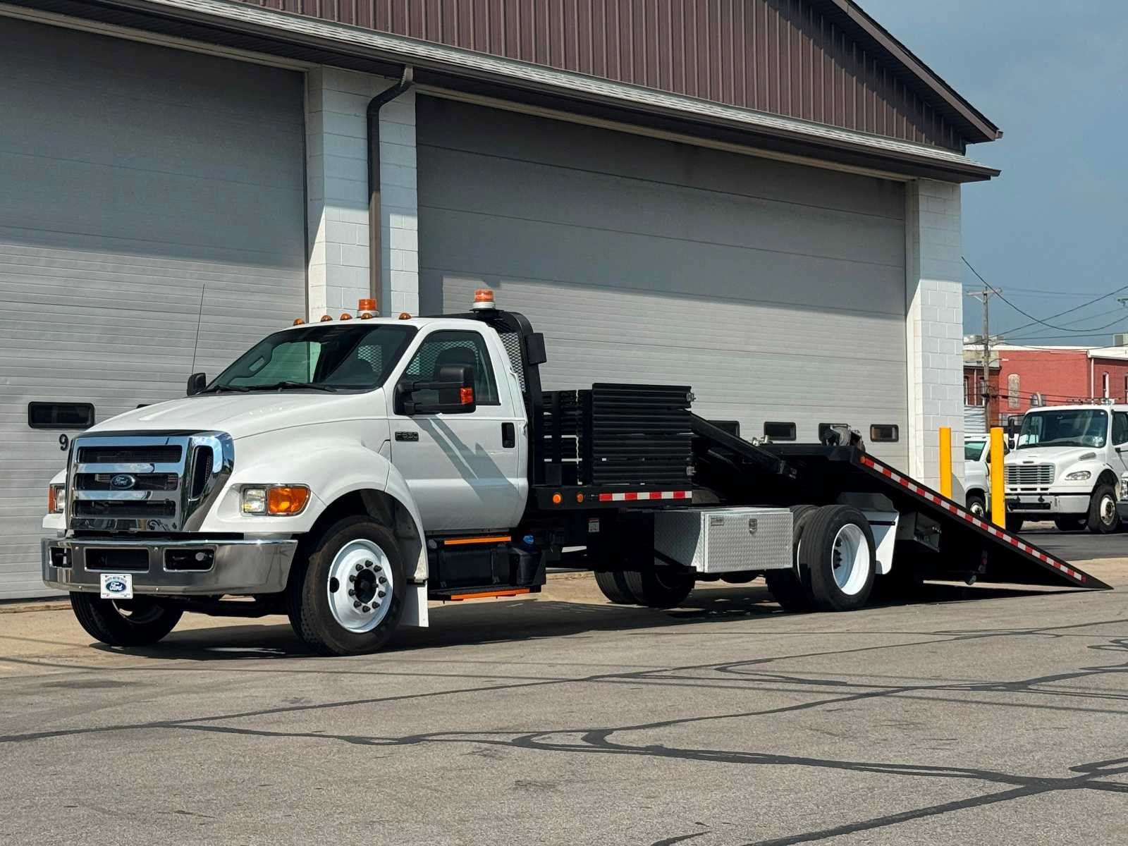 Used 2015 Ford F650 2WD Regular Cab Super Duty image 2