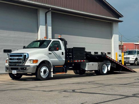 Used 2015 Ford F650 2WD Regular Cab Super Duty image 2