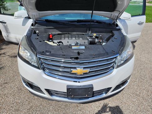 Used 2016 Chevrolet Traverse LT w/ Style and Technology Package FWD image 18