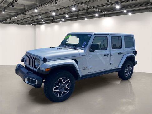 Used 2024 Jeep Wrangler Unlimited Sahara w/ Technology Group AWD/4WD image 3
