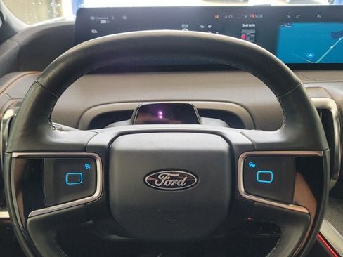Used 2025 Ford Expedition Tremor AWD/4WD image 32