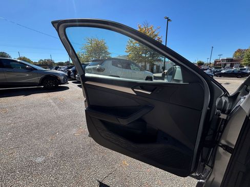 Used 2025 Volkswagen Jetta SE image 20