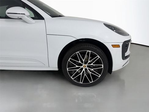Used 2023 Porsche Macan AWD/4WD image 28