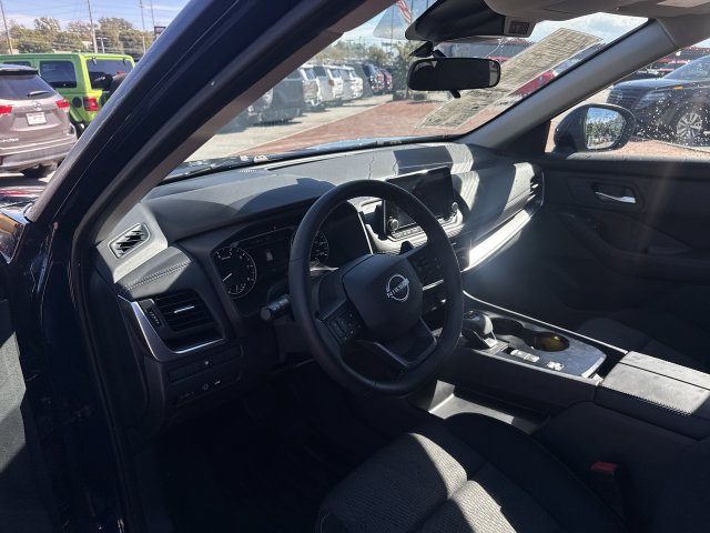Used 2026 Nissan Rogue SV FWD image 15