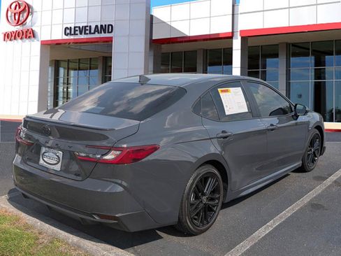 Used 2025 Toyota Camry SE w/ Convenience Package FWD image 5