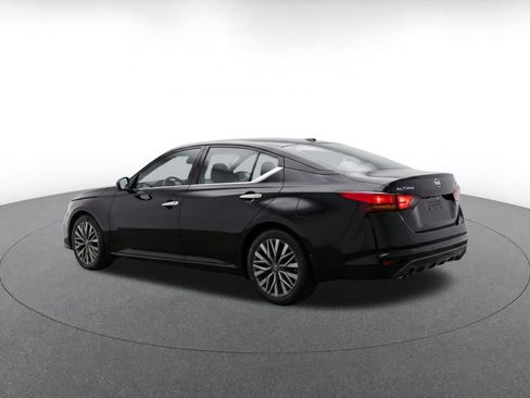 Used 2025 Nissan Altima 2.5 SV FWD image 6
