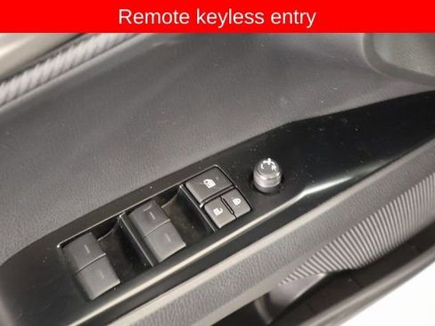 Used 2025 Toyota Camry SE image 12