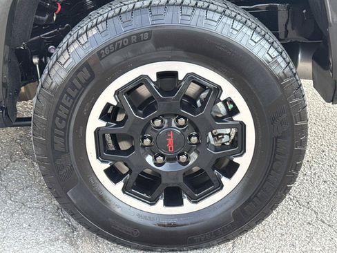 Used 2025 Toyota 4Runner TRD Off-Road Premium AWD/4WD image 9