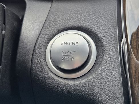 Used 2018 Mercedes-Benz C 300 4MATIC Sedan image 31