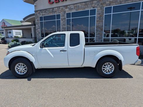 Used 2018 Nissan Frontier SV AWD/4WD image 2