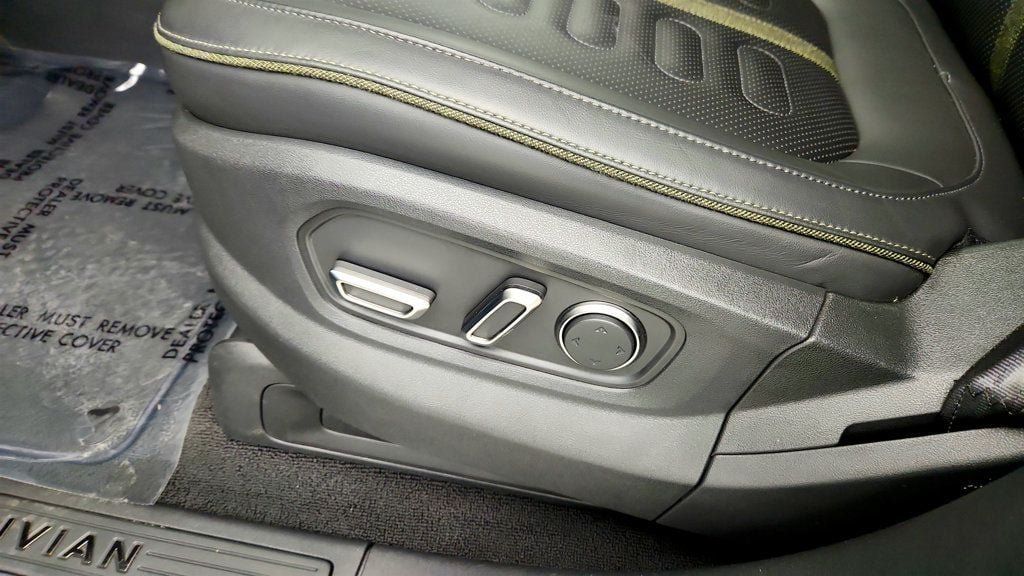 Used 2025 Rivian R1S Adventure Dual AWD/4WD image 12