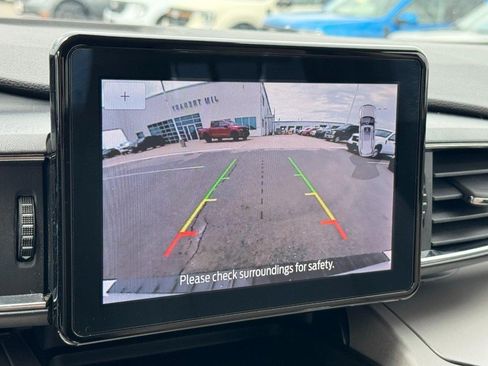 Used 2023 Ford Explorer XLT w/ Equipment Group 202A AWD/4WD image 21