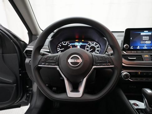 Certified 2025 Nissan Altima 2.5 SV image 4