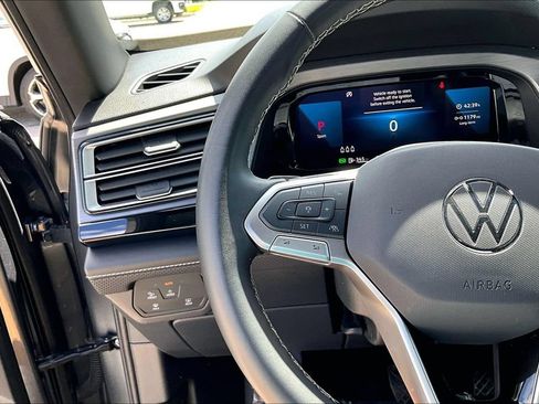 Certified 2025 Volkswagen Atlas Cross Sport SE FWD image 24