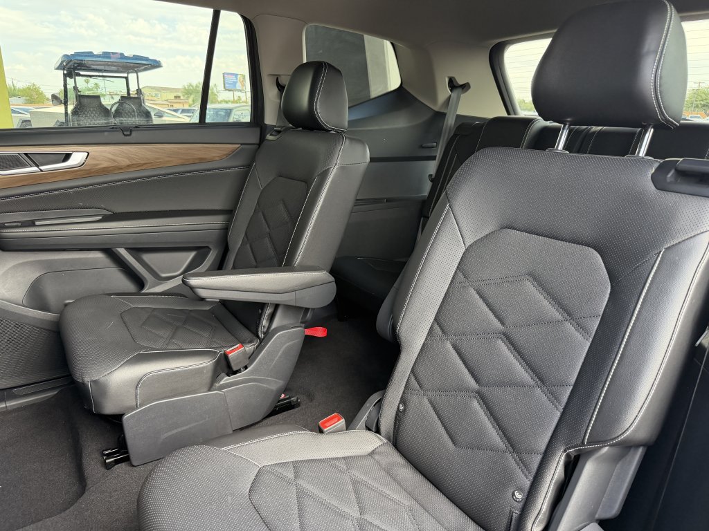 Used 2024 Volkswagen Atlas SE w/ Panoramic Sunroof Package FWD image 38