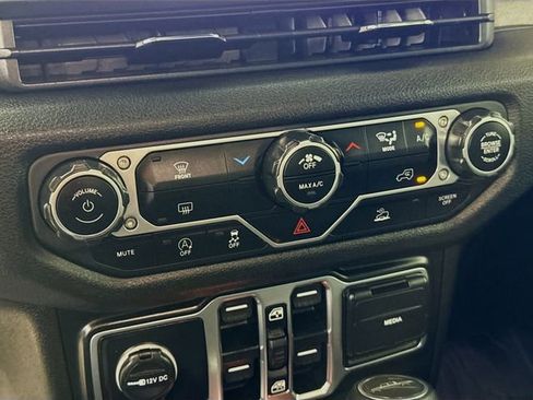 Used 2024 Jeep Gladiator Sport AWD/4WD image 15