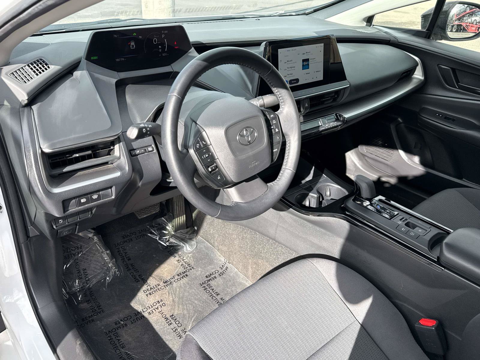 Used 2025 Toyota Prius LE FWD image 10