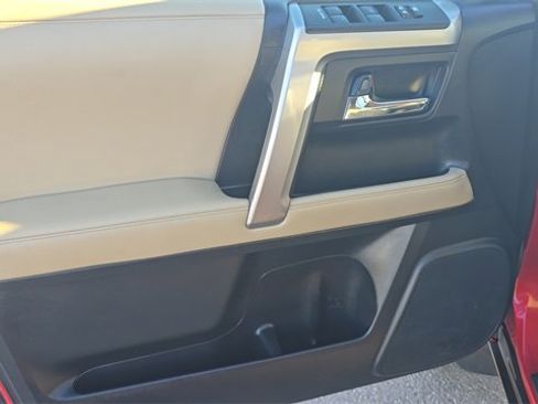 Used 2022 Toyota 4Runner SR5 Premium image 10