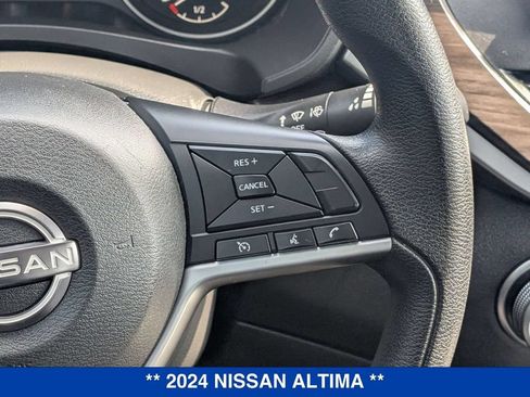 Used 2024 Nissan Altima 2.5 SV FWD image 21