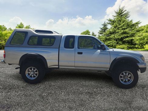 Used 2001 Toyota Tacoma w/ SR5 Package AWD/4WD image 8