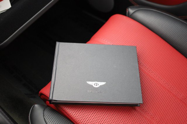 Used 2023 Bentley Bentayga AWD/4WD image 40