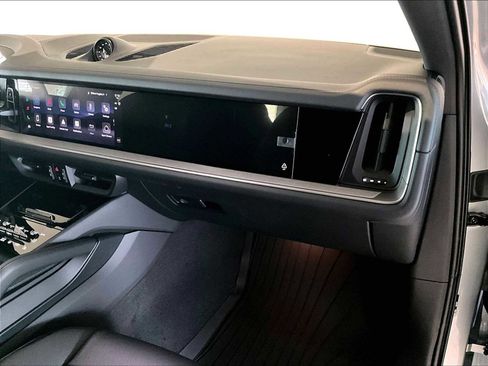 New 2026 Porsche Cayenne Coupe image 22