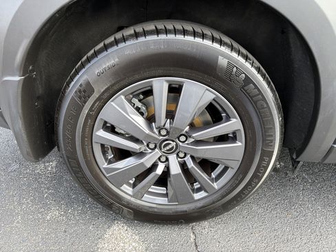 Used 2022 Nissan Pathfinder SV w/ SV Premium Package image 17