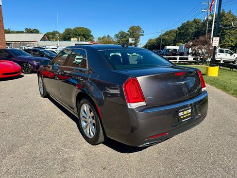 Used 2017 Chrysler 300 Limited w/ Value Package image 6