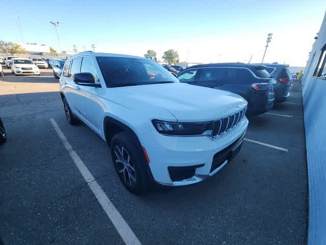 Used 2023 Jeep Grand Cherokee L Limited AWD/4WD image 6