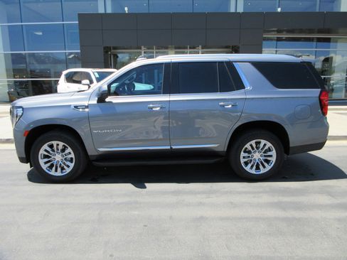 Used 2021 GMC Yukon SLT w/ SLT Premium Package AWD/4WD image 4
