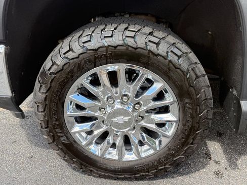 Used 2024 Chevrolet Silverado 2500 LTZ w/ LTZ Plus Package AWD/4WD image 23