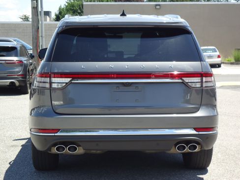 Used 2023 Lincoln Aviator AWD w/ Premium Package image 4