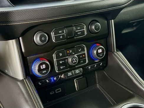 Used 2022 Chevrolet Tahoe Premier AWD/4WD image 18