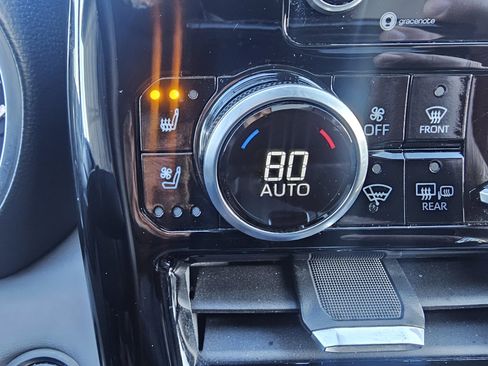 Used 2020 Toyota Highlander Limited image 28