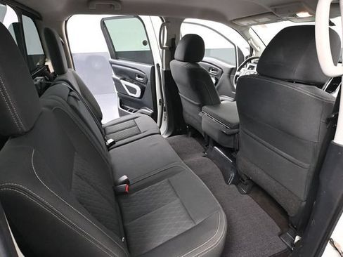 Used 2018 Nissan Titan SV AWD/4WD image 38