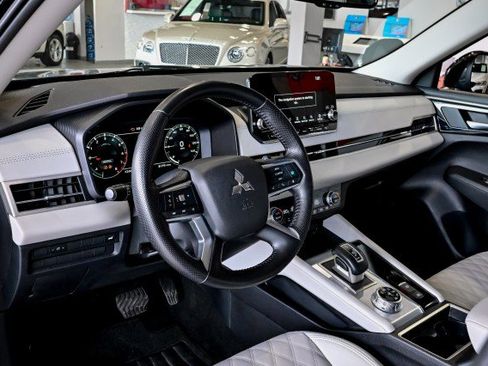 Used 2024 Mitsubishi Outlander SEL Black Edition image 14