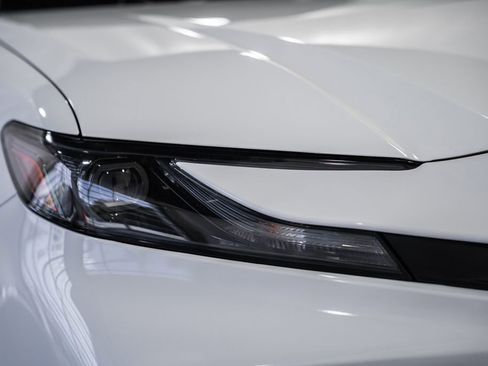 Used 2025 Toyota Camry SE FWD image 11