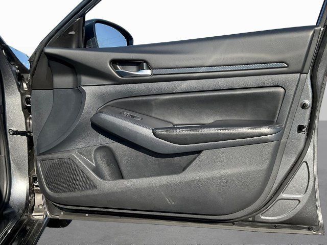 Used 2025 Nissan Altima 2.5 SV FWD image 27